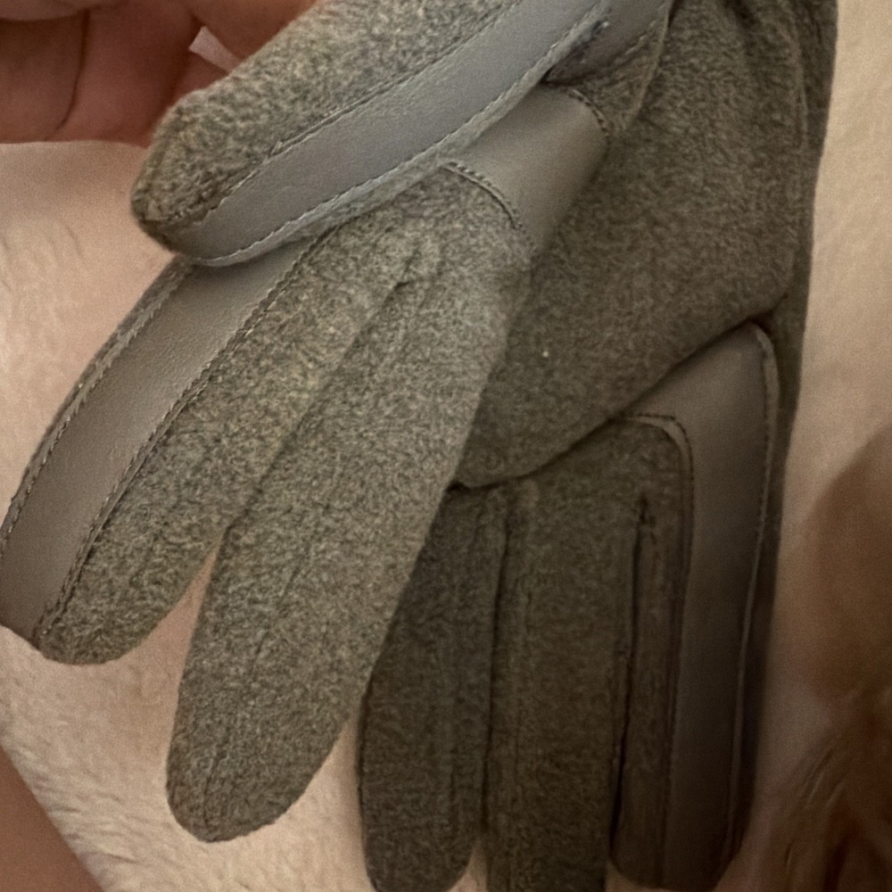ISOTONER GLOVES WOMEN'S SMART DRI/SMART TOUCH GREY ONE ONE SIZE POLYSTER/SPANDEX - Picture 6 of 6